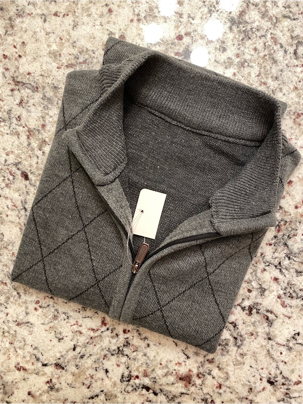 Brand NEW Men's Charcoal Gray Zip-Up Sweater with Argyle Stitch. L size